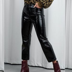 XLE the label Lauren cropped pants in black.